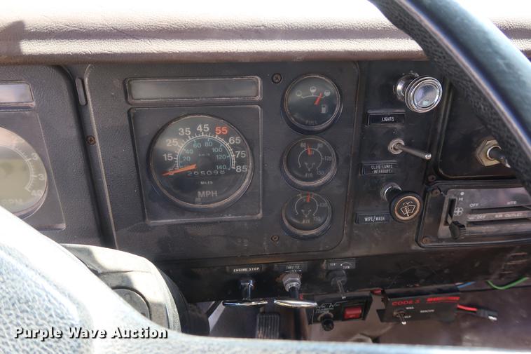 image for item EL9269 1980 International water truck