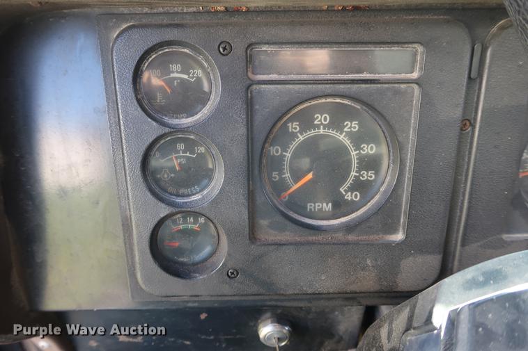 image for item EL9269 1980 International water truck