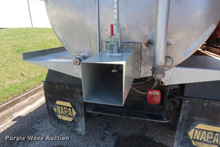 image for item EL9269 1980 International water truck