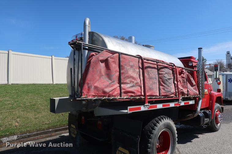 image for item EL9269 1980 International water truck