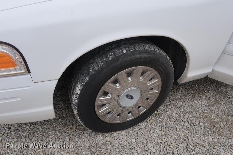 image for item EP9300 2003 Ford Crown Victoria Police Interceptor