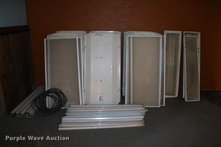 image for item EW9052 (13) fluorescent light fixtures