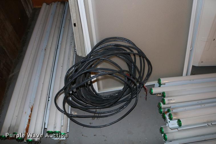 image for item EW9052 (13) fluorescent light fixtures