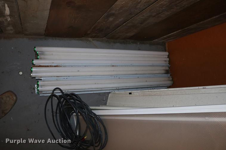 image for item EW9052 (13) fluorescent light fixtures
