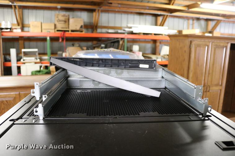 image for item EW9076 EMC VNX5300 server