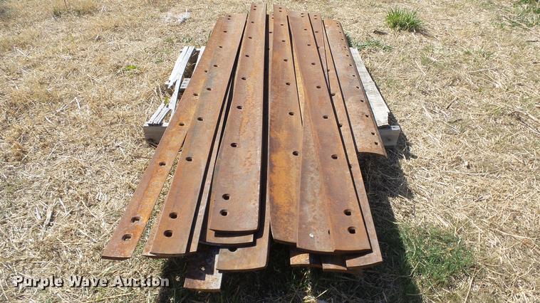 image for item EX9043 Approximately 15 motor grader cutting edges