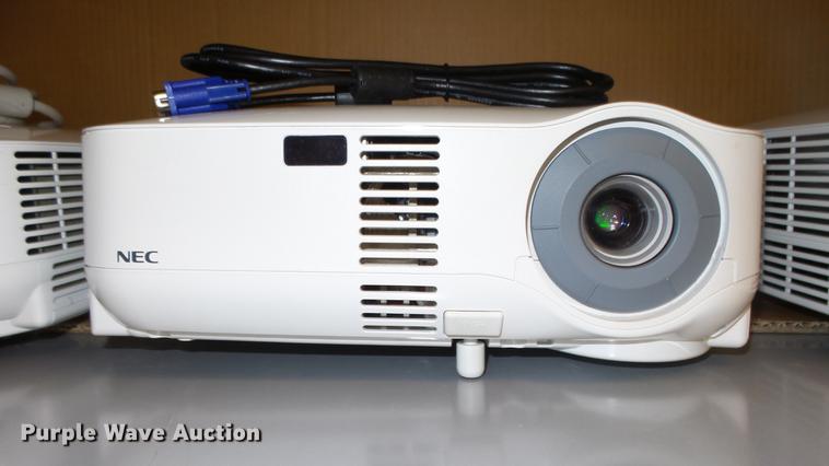 image for item EX9097 (3) NEC VT695 projectors