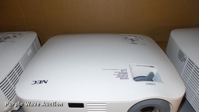 image for item EX9097 (3) NEC VT695 projectors