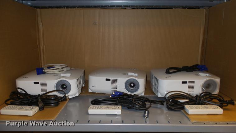 image for item EX9097 (3) NEC VT695 projectors