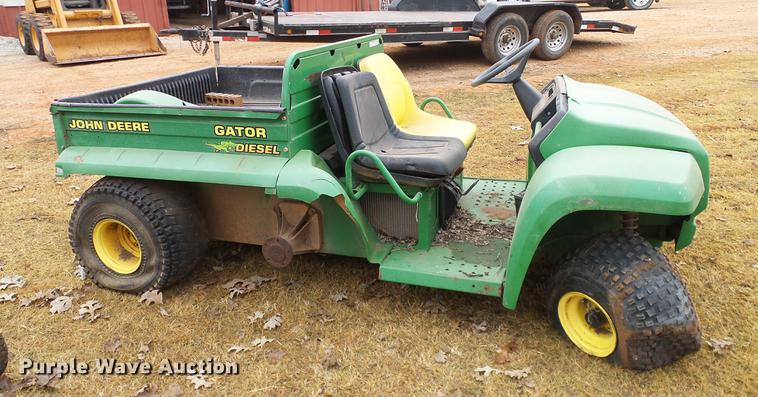 image for item AO9359 2000 John Deere Gator utility vehicle