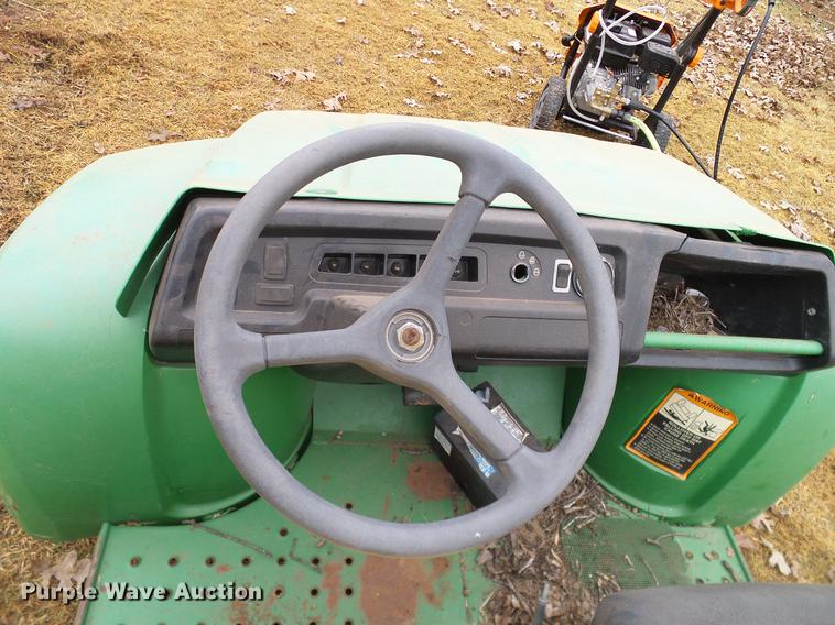 image for item AO9359 2000 John Deere Gator utility vehicle