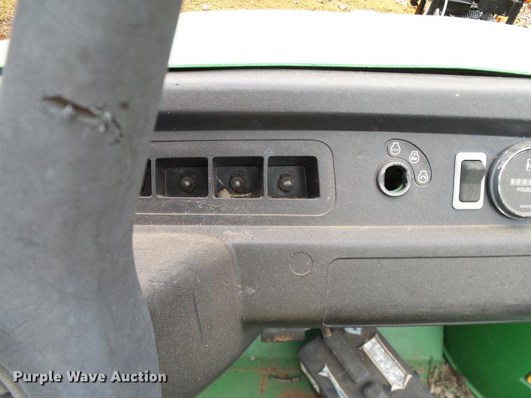 image for item AO9359 2000 John Deere Gator utility vehicle