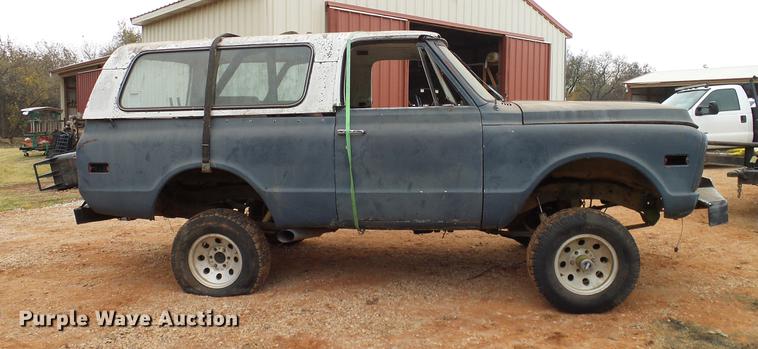 image for item AO9363 1972 GMC Jimmy pickup truck