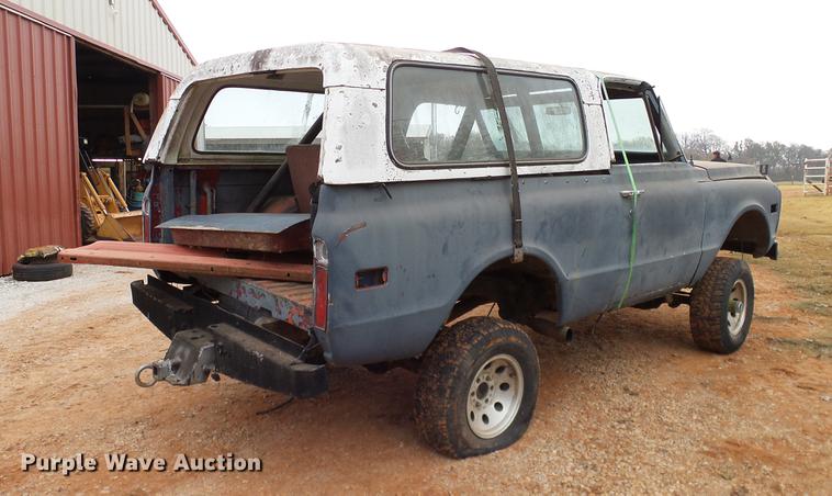 image for item AO9363 1972 GMC Jimmy pickup truck