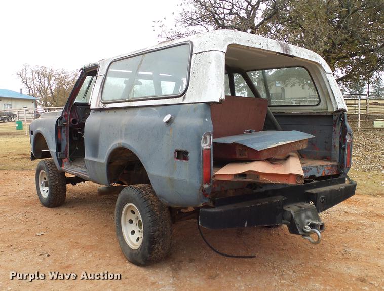 image for item AO9363 1972 GMC Jimmy pickup truck