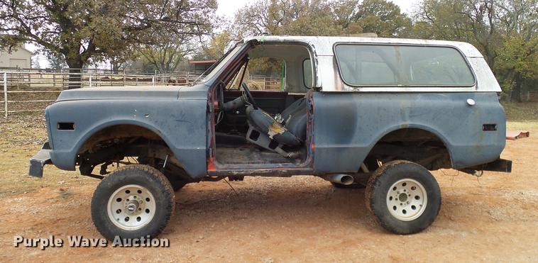 image for item AO9363 1972 GMC Jimmy pickup truck