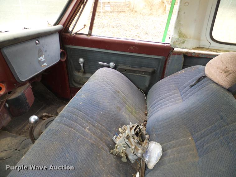 image for item AO9363 1972 GMC Jimmy pickup truck