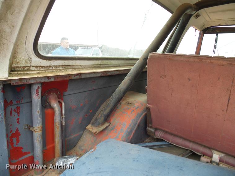 image for item AO9363 1972 GMC Jimmy pickup truck