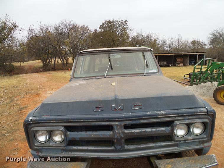 image for item AO9363 1972 GMC Jimmy pickup truck