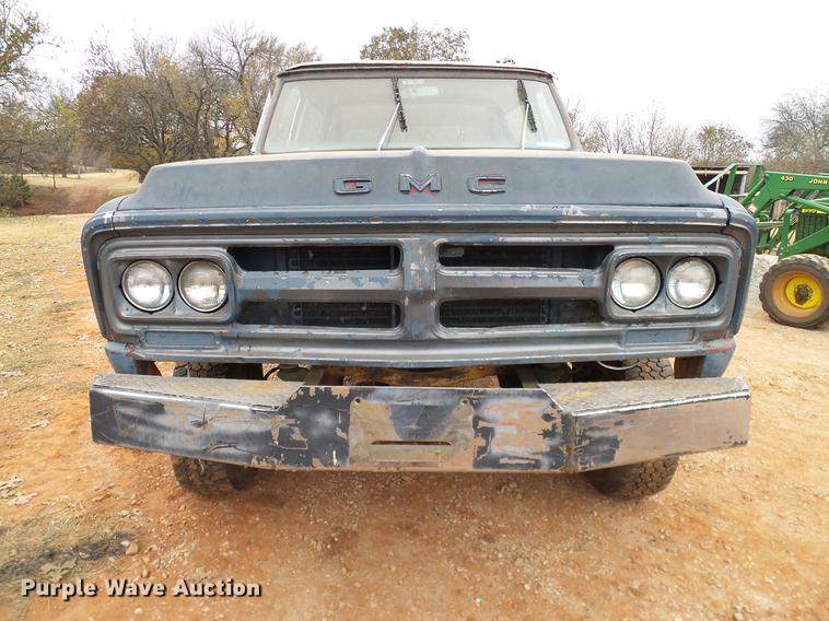 image for item AO9363 1972 GMC Jimmy pickup truck