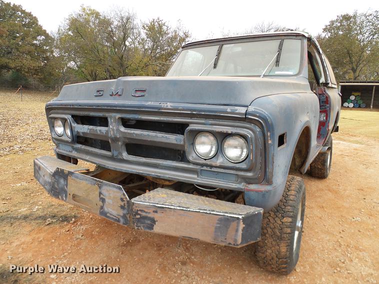 image for item AO9363 1972 GMC Jimmy pickup truck