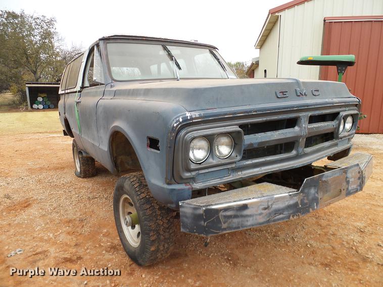 image for item AO9363 1972 GMC Jimmy pickup truck