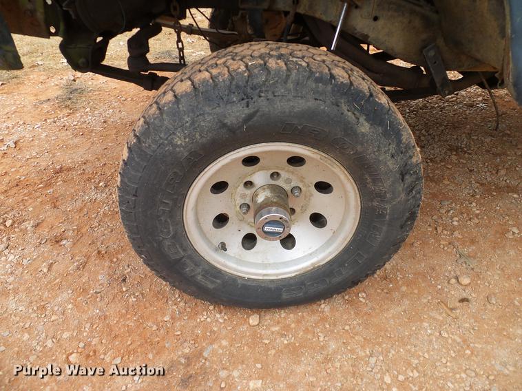 image for item AO9363 1972 GMC Jimmy pickup truck