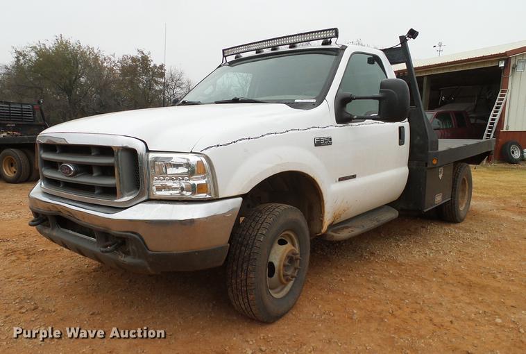 image for item AO9372 2000 Ford F350 Super Duty flatbed pickup truck