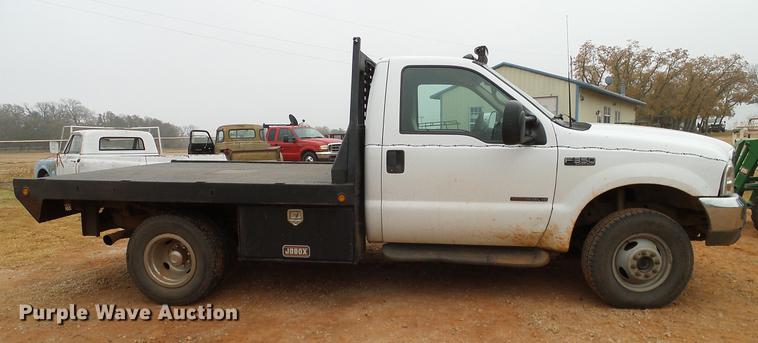 image for item AO9372 2000 Ford F350 Super Duty flatbed pickup truck