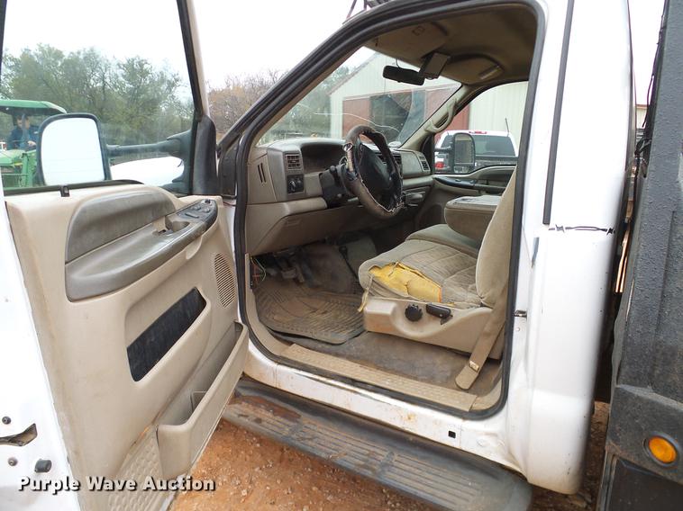 image for item AO9372 2000 Ford F350 Super Duty flatbed pickup truck