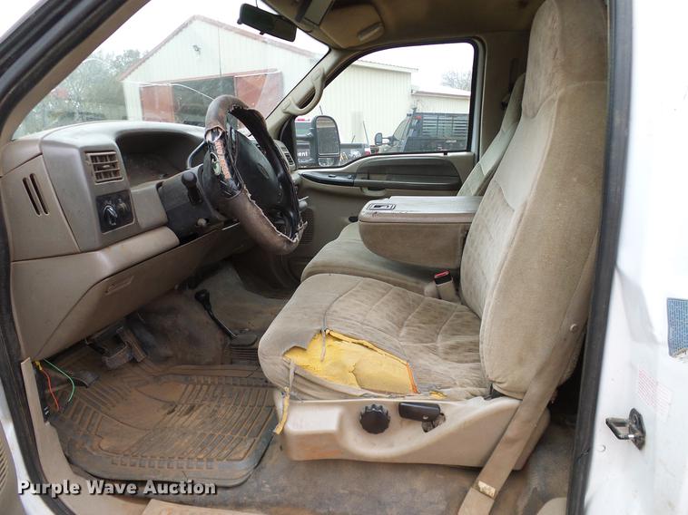 image for item AO9372 2000 Ford F350 Super Duty flatbed pickup truck