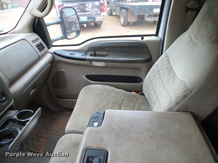 image for item AO9372 2000 Ford F350 Super Duty flatbed pickup truck