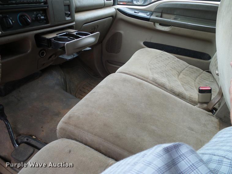 image for item AO9372 2000 Ford F350 Super Duty flatbed pickup truck