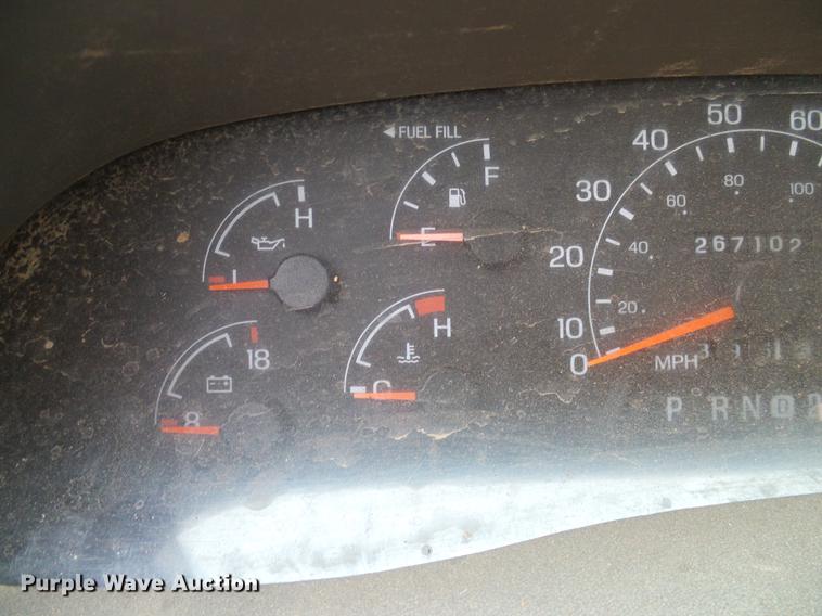 image for item AO9372 2000 Ford F350 Super Duty flatbed pickup truck