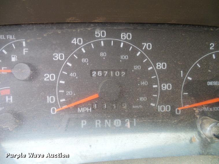 image for item AO9372 2000 Ford F350 Super Duty flatbed pickup truck