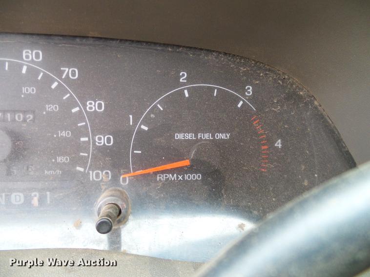 image for item AO9372 2000 Ford F350 Super Duty flatbed pickup truck