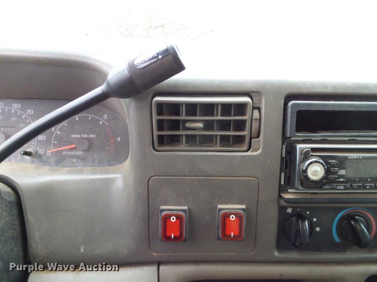 image for item AO9372 2000 Ford F350 Super Duty flatbed pickup truck