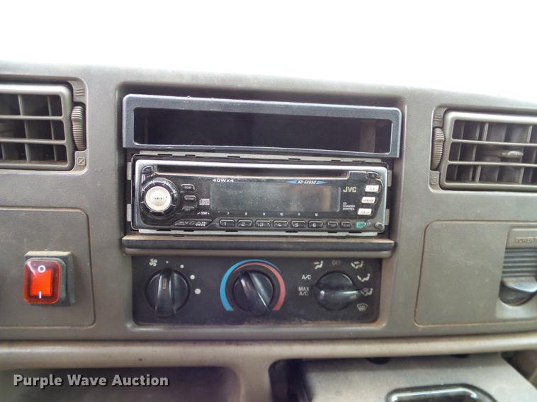 image for item AO9372 2000 Ford F350 Super Duty flatbed pickup truck