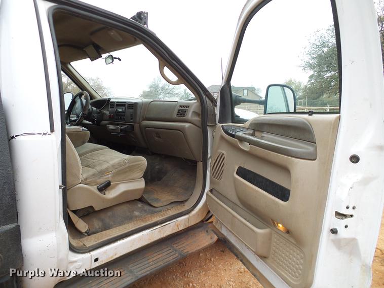 image for item AO9372 2000 Ford F350 Super Duty flatbed pickup truck