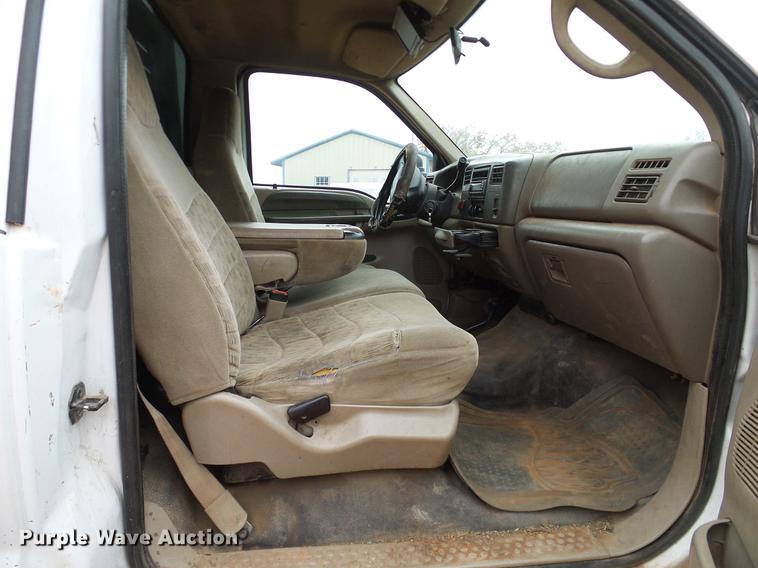 image for item AO9372 2000 Ford F350 Super Duty flatbed pickup truck