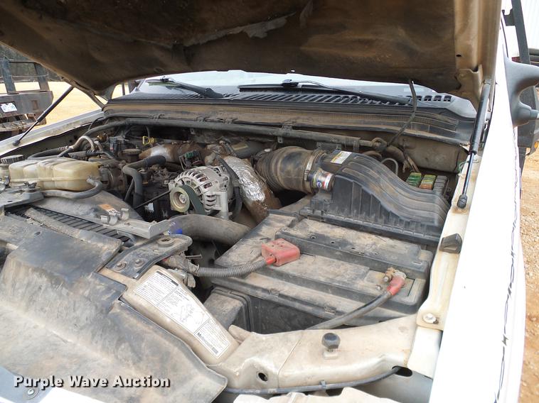 image for item AO9372 2000 Ford F350 Super Duty flatbed pickup truck