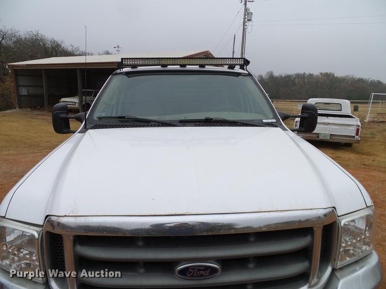 image for item AO9372 2000 Ford F350 Super Duty flatbed pickup truck