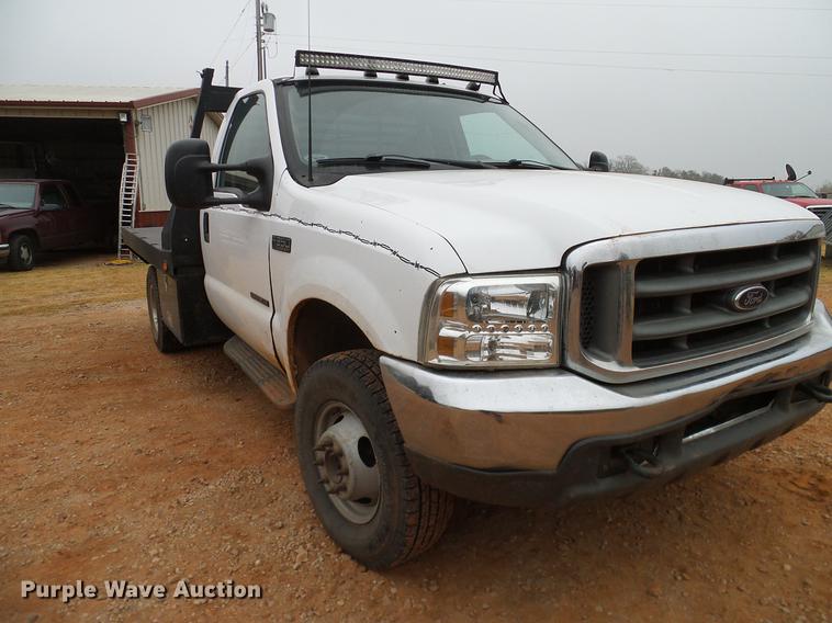 image for item AO9372 2000 Ford F350 Super Duty flatbed pickup truck