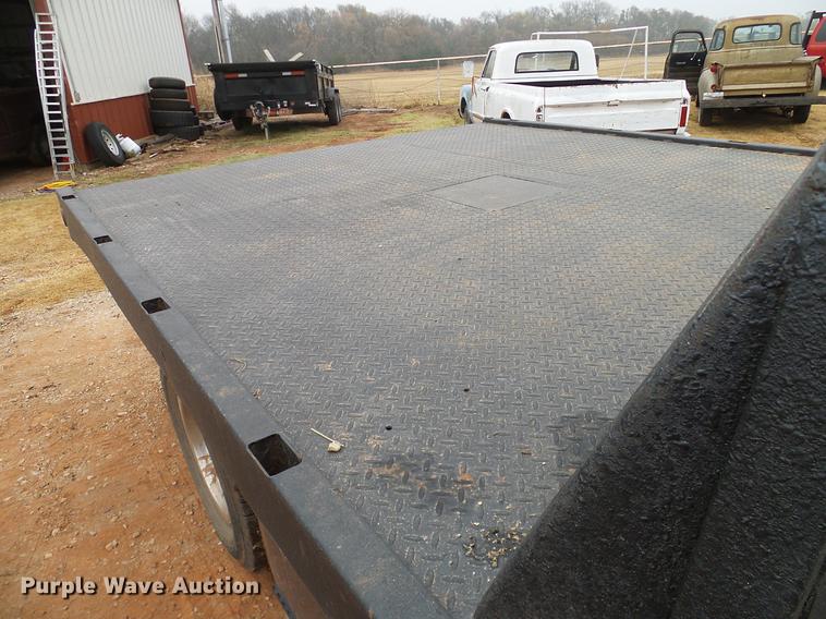 image for item AO9372 2000 Ford F350 Super Duty flatbed pickup truck