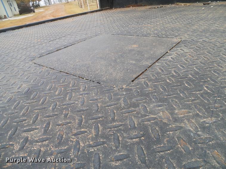 image for item AO9372 2000 Ford F350 Super Duty flatbed pickup truck