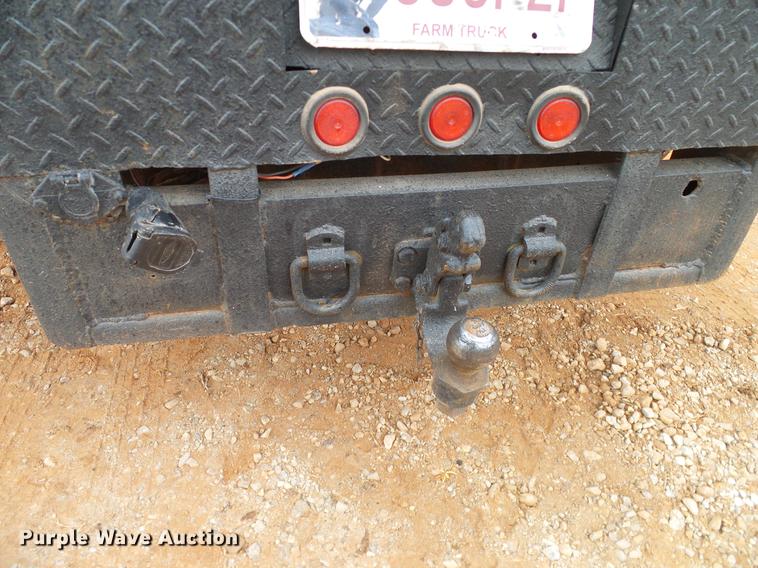 image for item AO9372 2000 Ford F350 Super Duty flatbed pickup truck