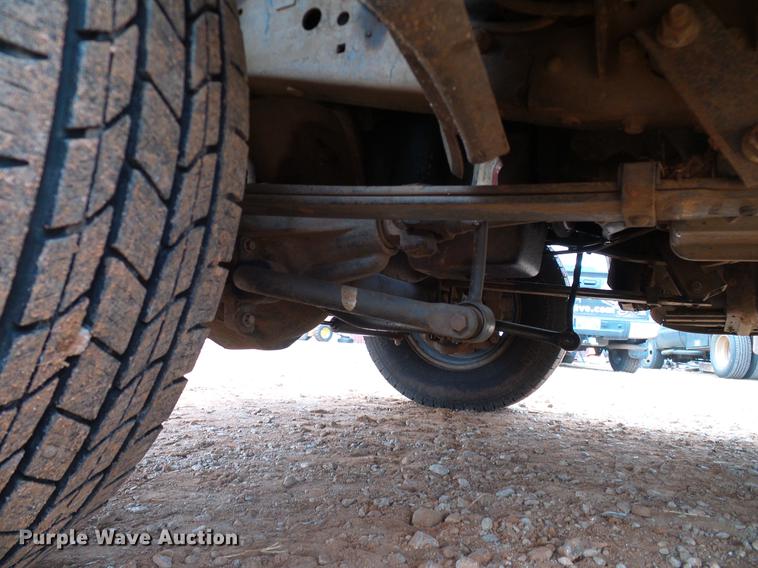 image for item AO9372 2000 Ford F350 Super Duty flatbed pickup truck