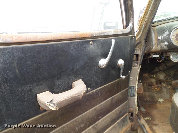 image for item AO9377 1949 GMC 100 pickup truck