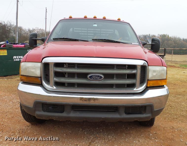 image for item AO9378 1999 Ford F350 Super Duty SuperCab flatbed pickup truck