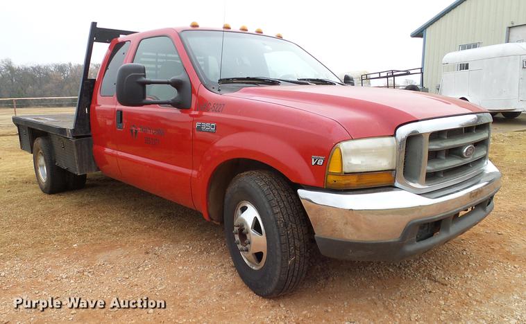 image for item AO9378 1999 Ford F350 Super Duty SuperCab flatbed pickup truck